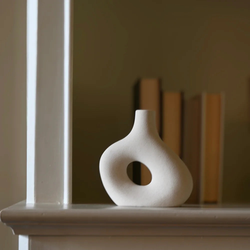 Arca Noir Ceramic Vase